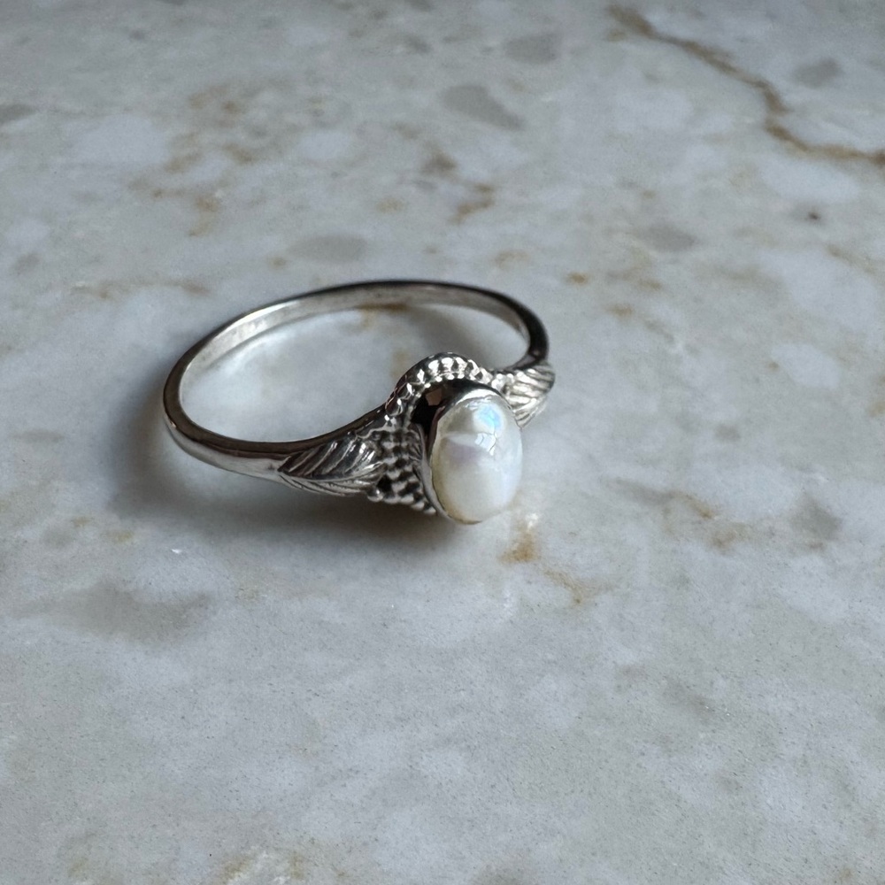 NWOT Sundance Moonlit Garden Ring, Mother of Pearl, Sterling Silver